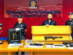Con una stampante 3d che realizzava parti di armi, giovane arrestato dalla polizia: è pure indagato per tentata rapina