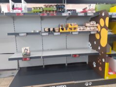 Arriva il panettone, scarseggiano acqua e pasta, i prodotti disponibili a prezzi alti