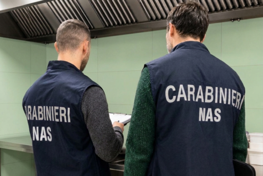 Locale in pessime condizioni igienico-sanitarie, attività sospesa e sanzione da 18 mila euro dopo l’ispezione dei Nas